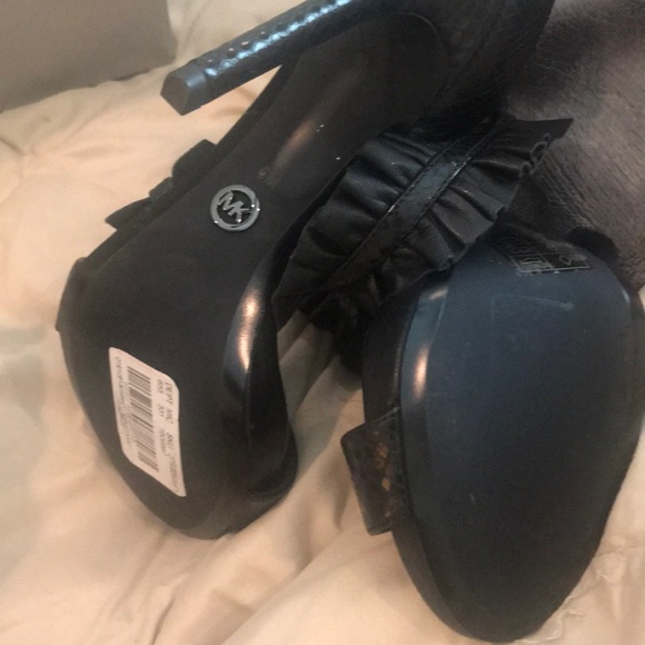 Heels - Picture 4 of 4